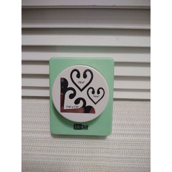 McGill paper design metal punch die cut green heart shapes 15/16" 1-3/16" 1-7/8" - Picture 1 of 4